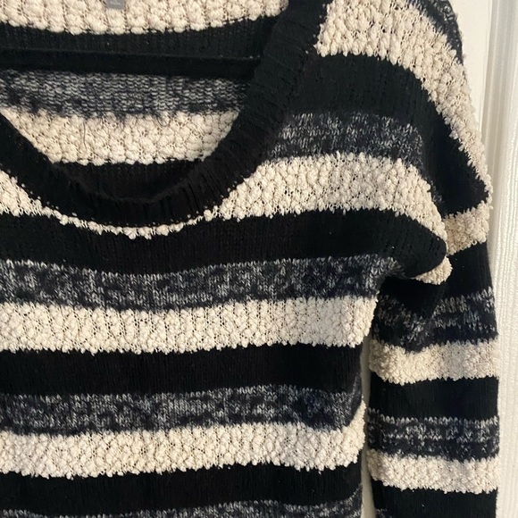 Charlotte Russe Cozy Scoop Neck Sweater Size Small - Picture 3 of 3